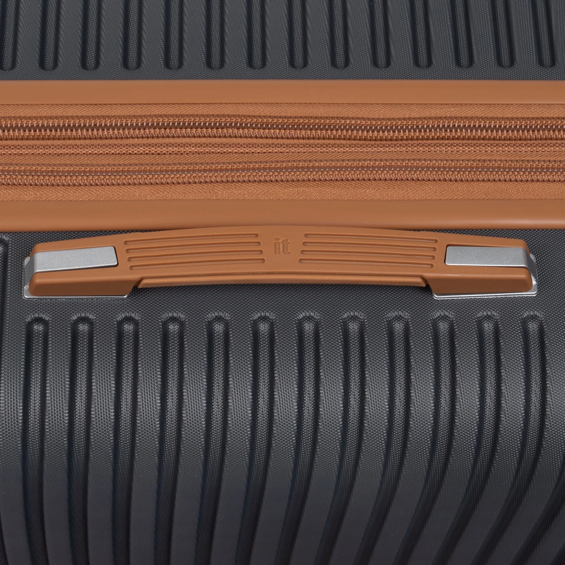 it luggage Replicating 21" Hardside Expandable Carry-on Spinner Luggage, Gray