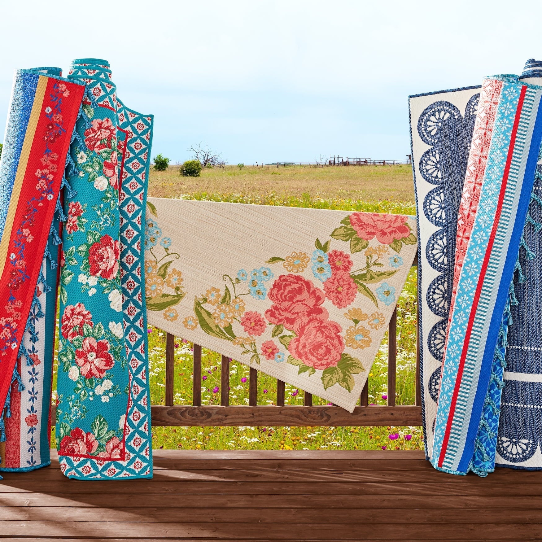 The Pioneer Woman 7' x 10' Sweet Rose Outdoor Rug