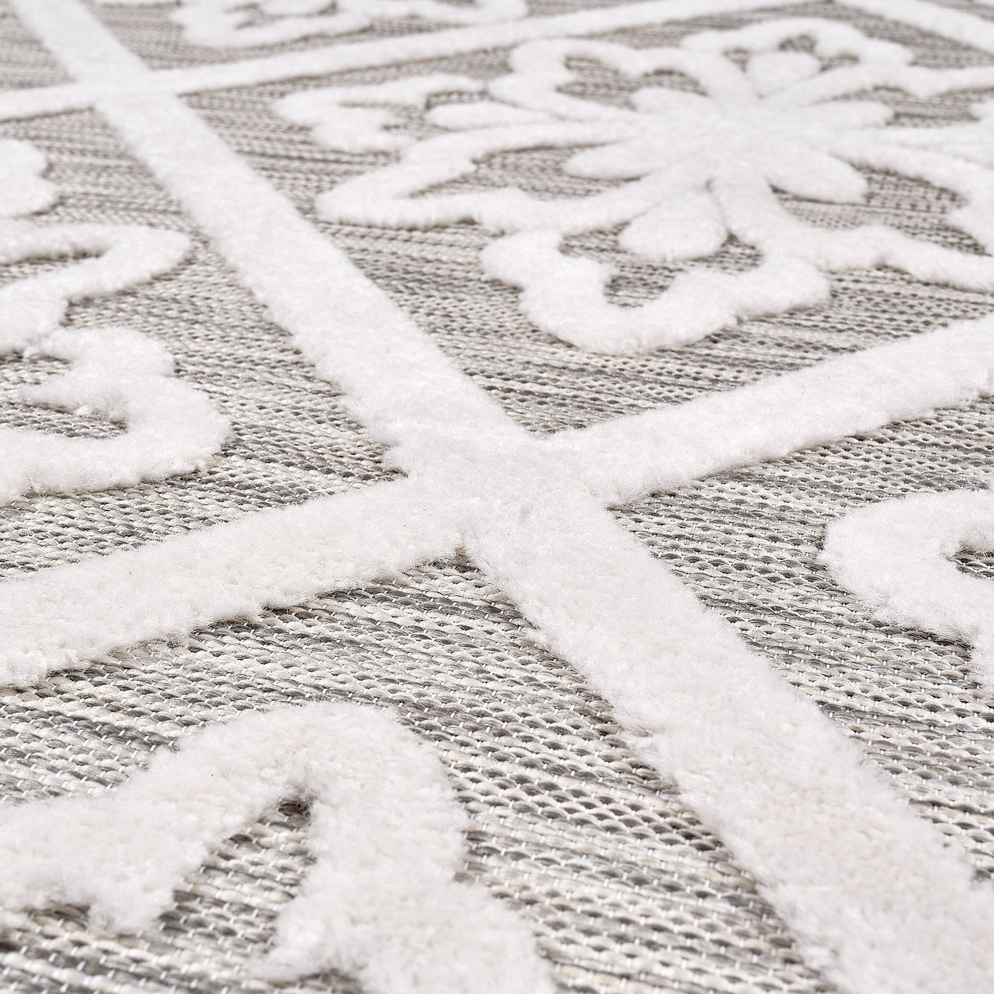 Laguna Indoor/Outdoor Area Rug, Bennet Gray Ivory, 6’6”x9’6”