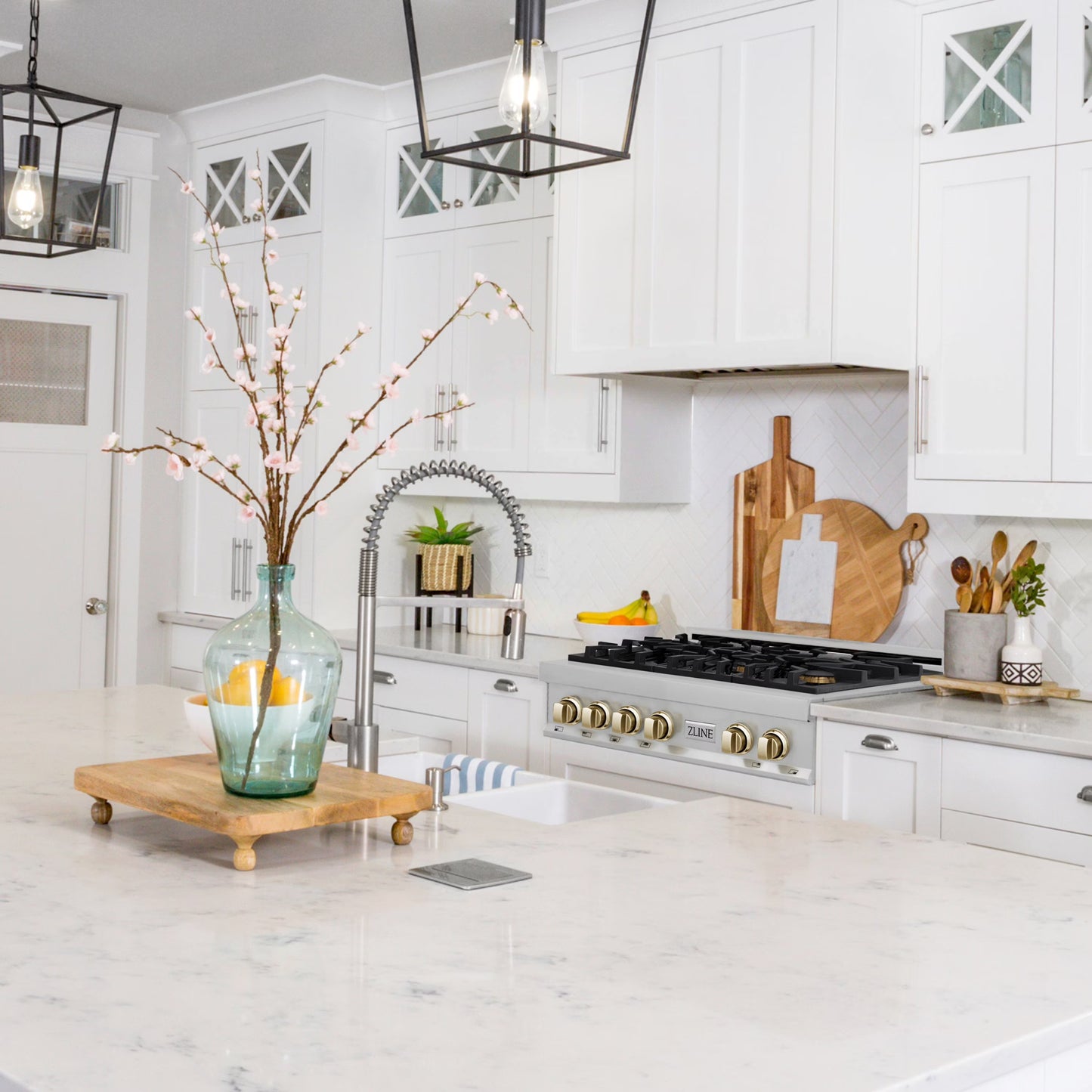 ZLINE 36 in. Autograph Edition Rangetop in Stainless Steel with Gold Accents (RTZ-36-G)