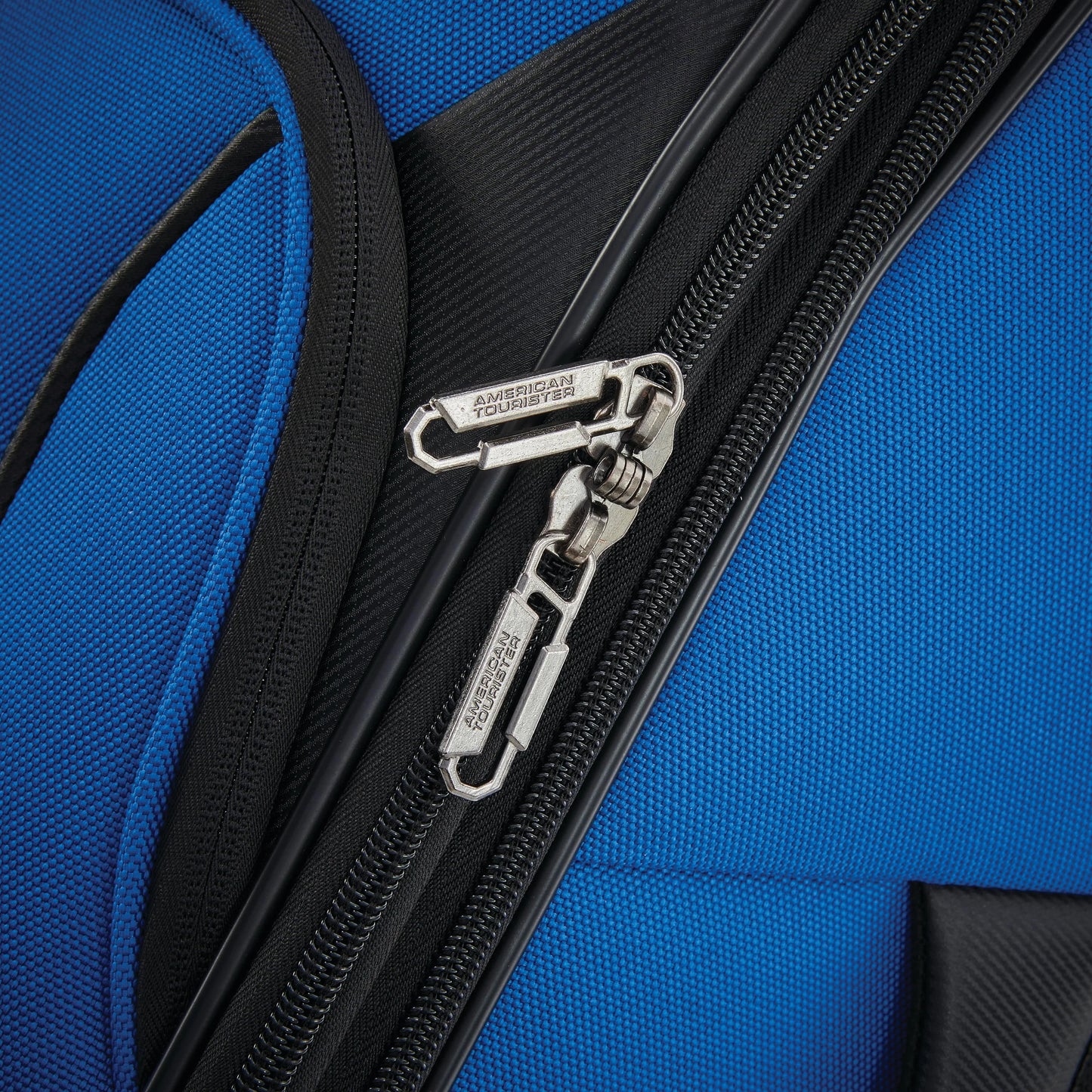 American Tourister 4 KIX 2.0 24" Upright Spinner Luggage