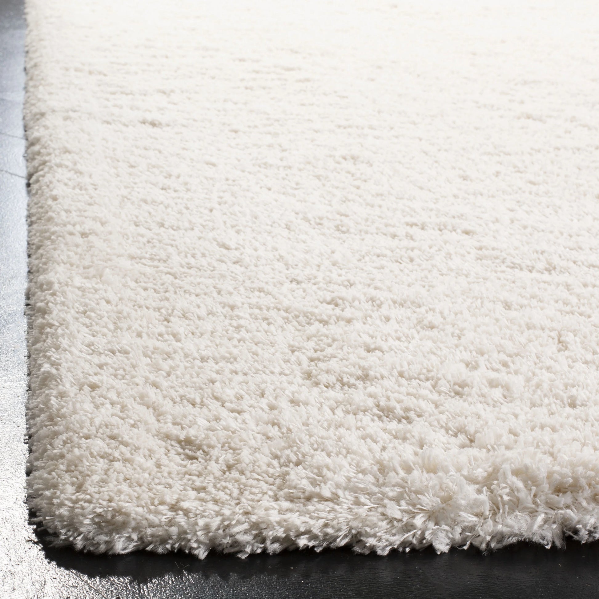 SAFAVIEH Royal Hartley Solid Plush Shag Area Rug, Silver, 6'7" x 6'7" Square