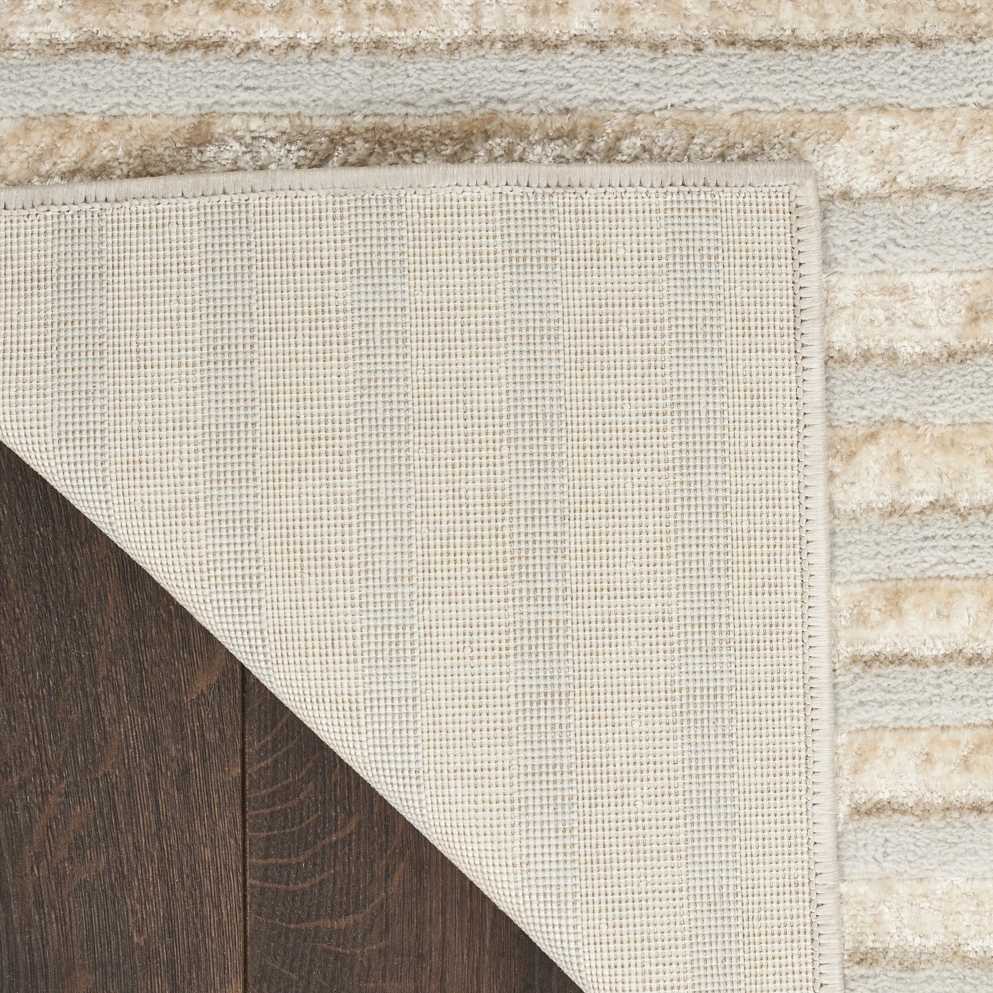 Inspire Me! Home Dcor Brushstrokes Striped Beige Silver 5'3" x 7'3" Area Rug (5x7)