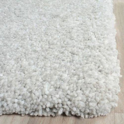 SAFAVIEH Ultimate Atanas Solid Plush Polyester Shag Area Rug, Silver, 4' x 6'