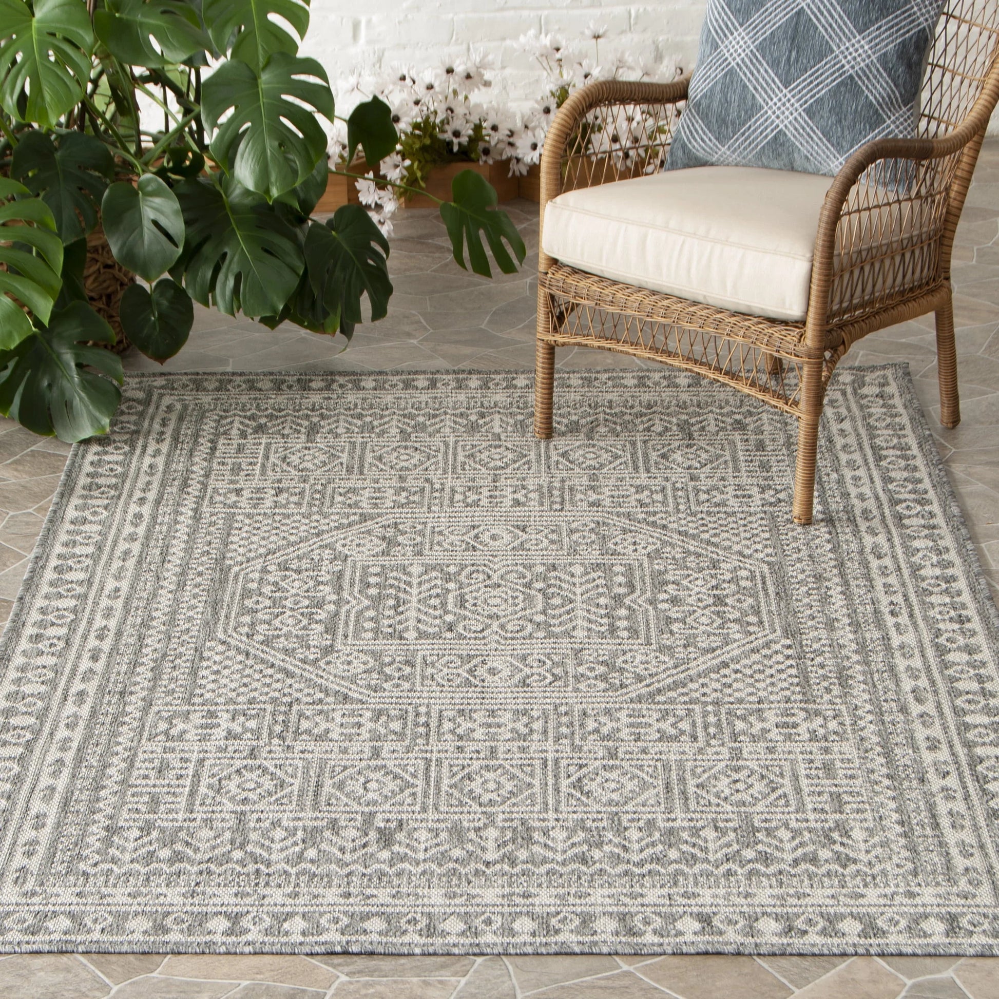 Mainstays 8' 5" x 13' Grey Medallion Outdoor Area Rug