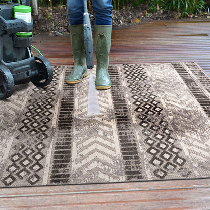 Distressed Geometric Indoor/Outdoor Gray 7' 10" x 10' Area Rug