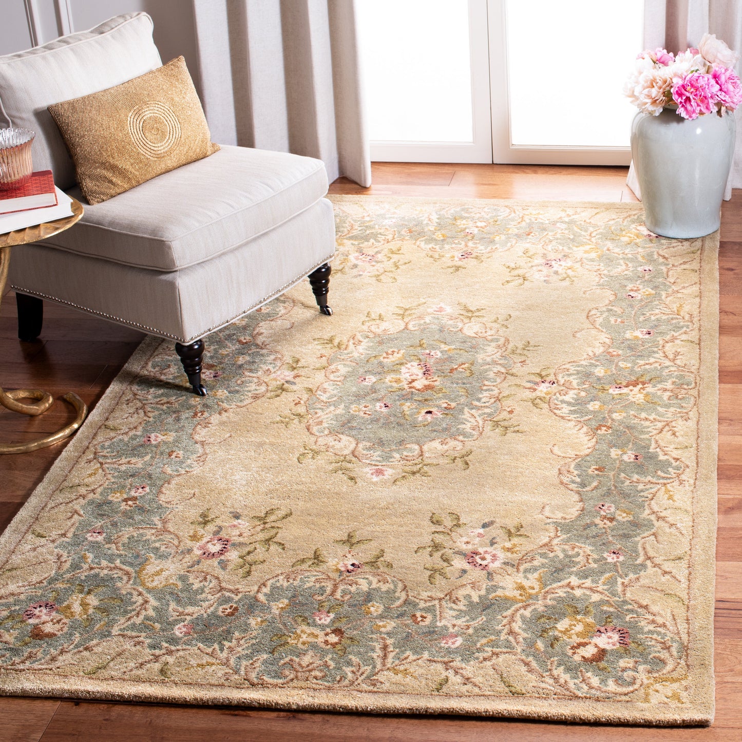 SAFAVIEH Bergama Drummond Oriental Wool Area Rug, Ivory/Light Blue, 6' x 6' Round