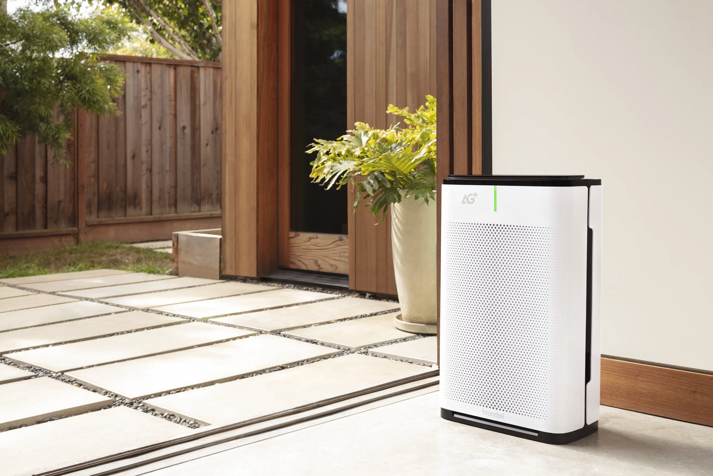 Brondell P700BB-W Pro Air Purifier Clean Air Filter With Aurabeat AG+ Technology for Bedroom, Home Office, Reduces Odor from Smoke and Pets, Includes Filters, 1655 Square Feet, White
