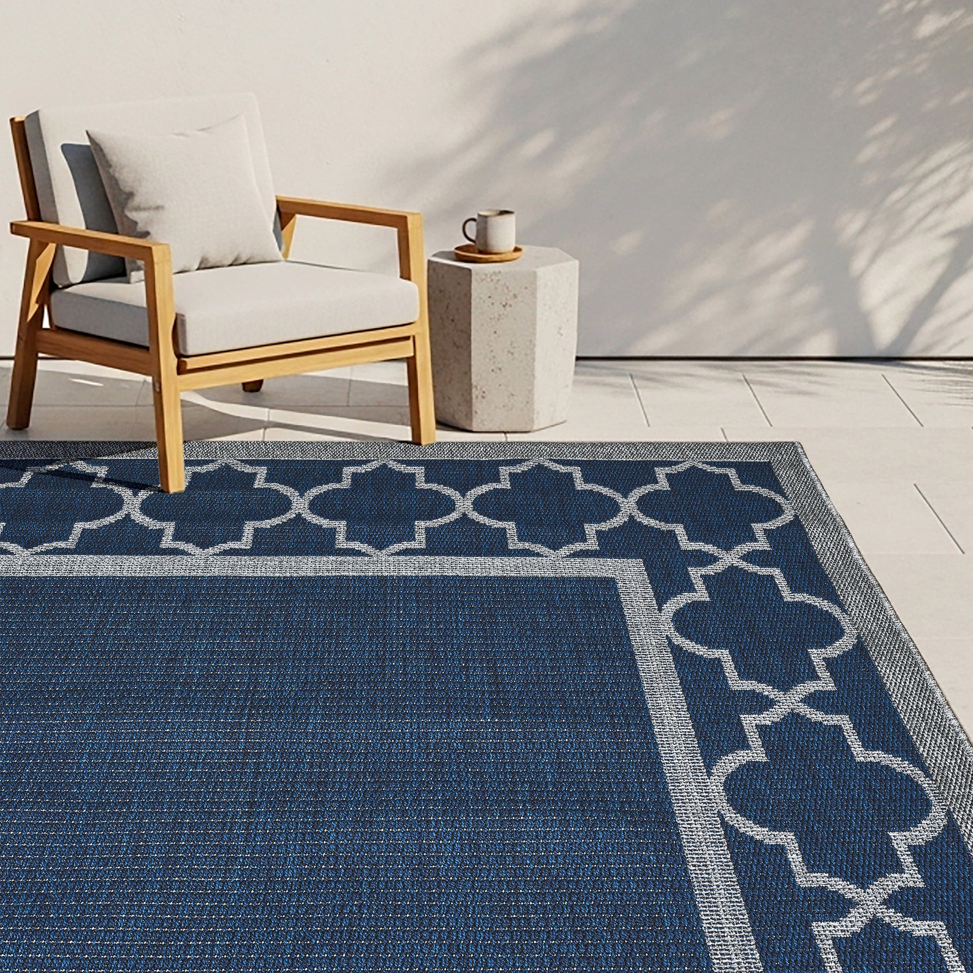 Laguna Indoor/Outdoor Area Rug, Simeon Navy Gray, 5’3 x 7’