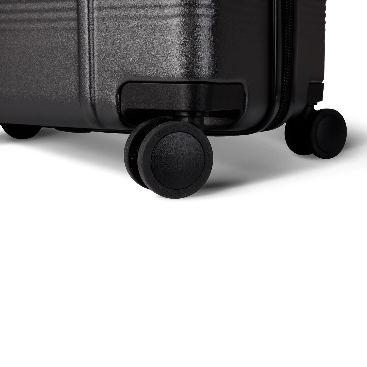 btL 20-inch Expandable Hardside Carry-on Upright Luggage, Black