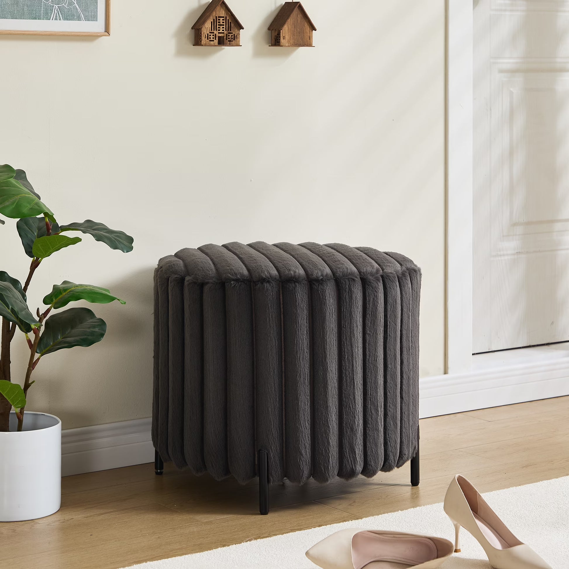 Shihatsusr 22.05" Wide Upholstered Round Pouf Ottoman Foot Rest with Black Metal Legs,Faux Fur Footstool for Living Room Bedroom Entryway,Black