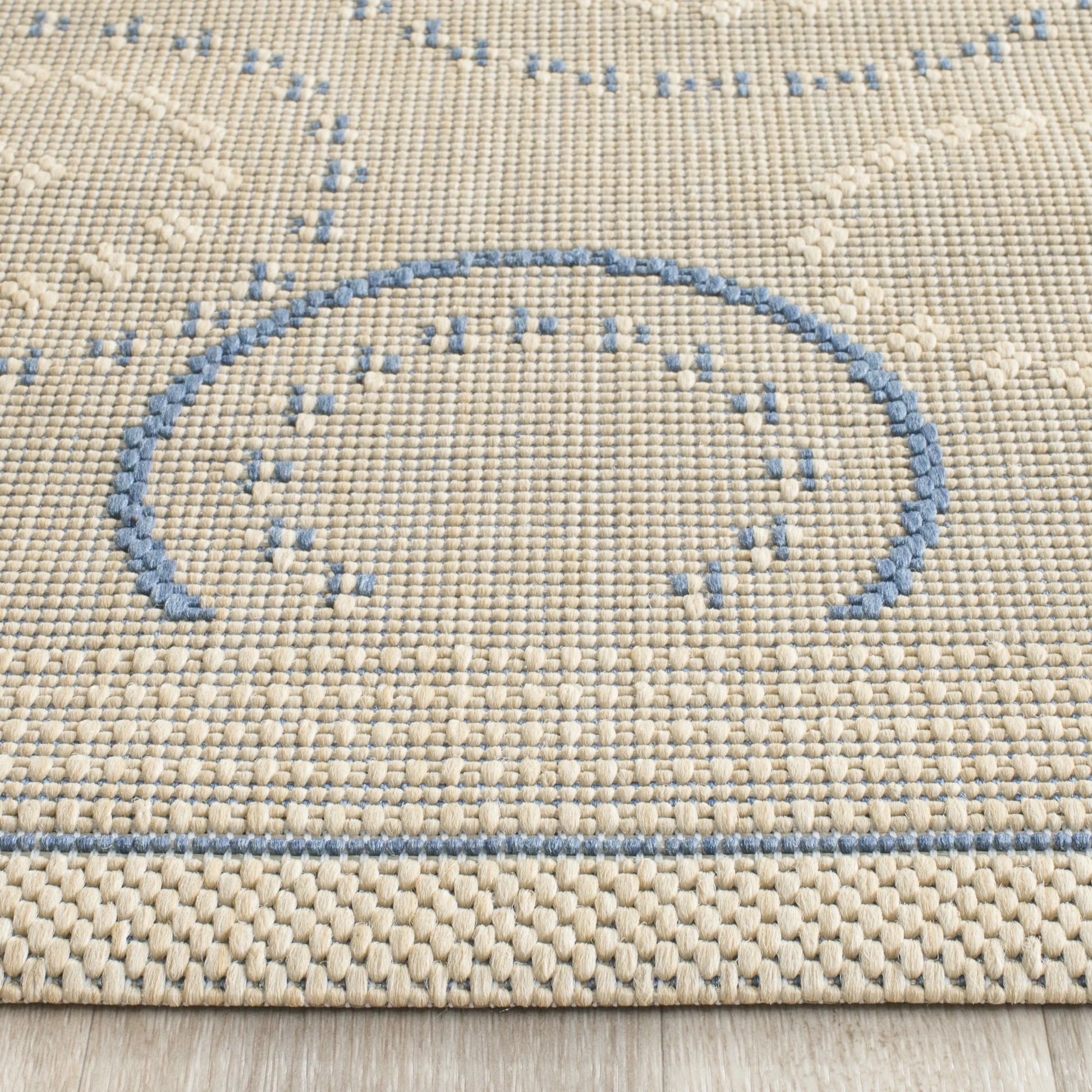 SAFAVIEH Courtyard Hugo Geometric Indoor/Outdoor Area Rug, 6'7" x 9'6", Natural/Blue