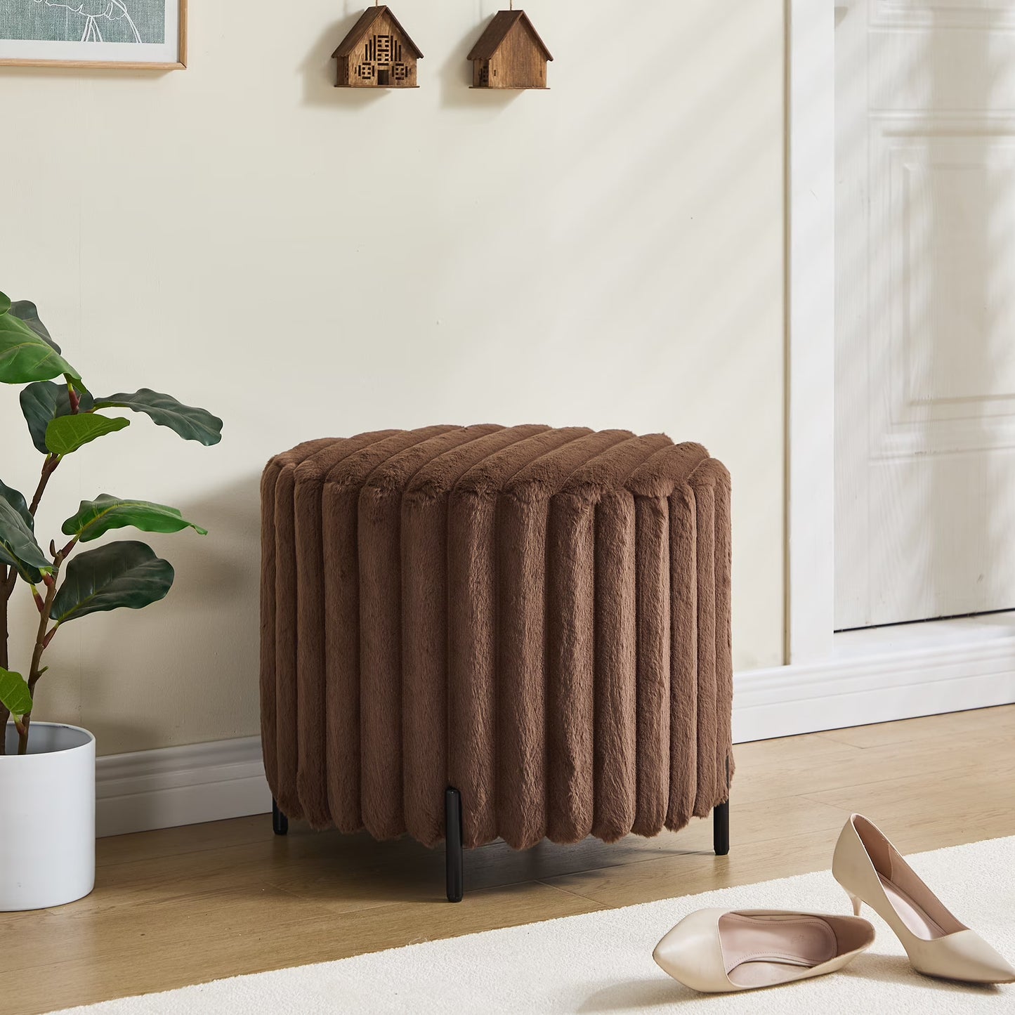 Shihatsusr 22.05" Wide Upholstered Round Pouf Ottoman Foot Rest with Black Metal Legs,Faux Fur Footstool for Living Room Bedroom Entryway,Black