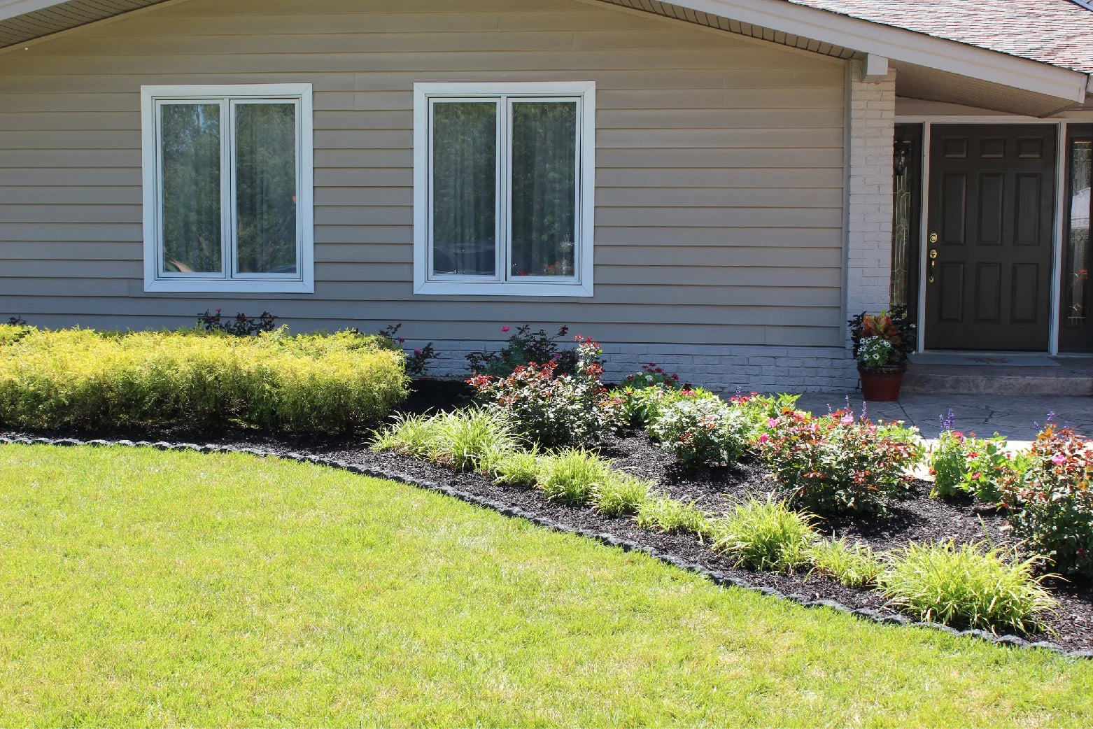 Rubberific Landscape Edging, 4' Gray Cobblestone Rubber Flower Garden Edging Border (4 Pack)