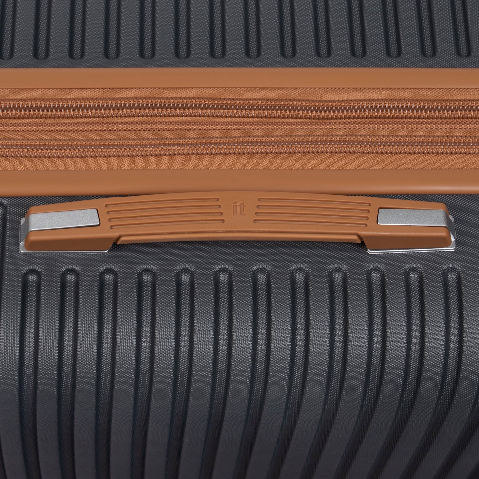 it luggage Replicating 21.5" Hardside Expandable Carry-on Spinner Luggage, Gray