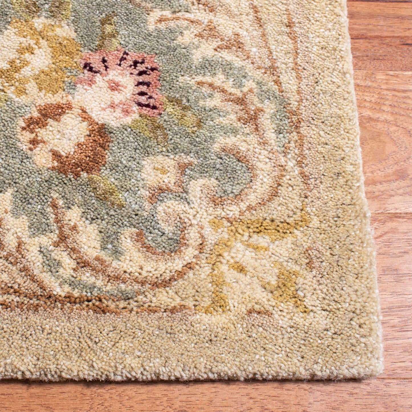 SAFAVIEH Bergama Drummond Oriental Wool Area Rug, Ivory/Light Blue, 6' x 6' Round