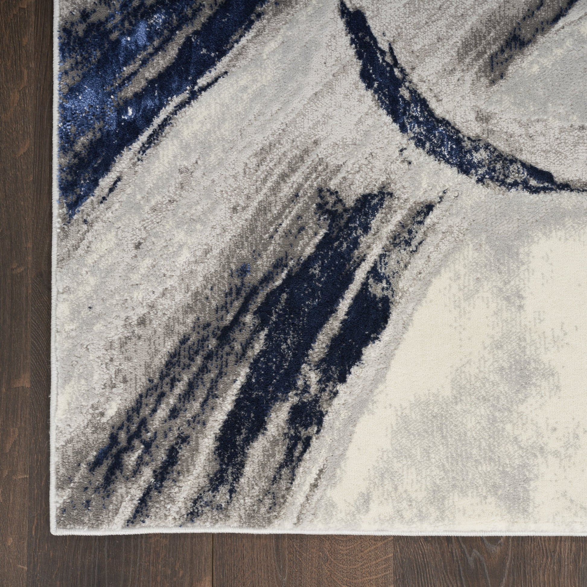 Inspire Me! Home Decor Brushstrokes Abstract Grey/Navy 5'3" x 7'3" Area Rug (5x7)