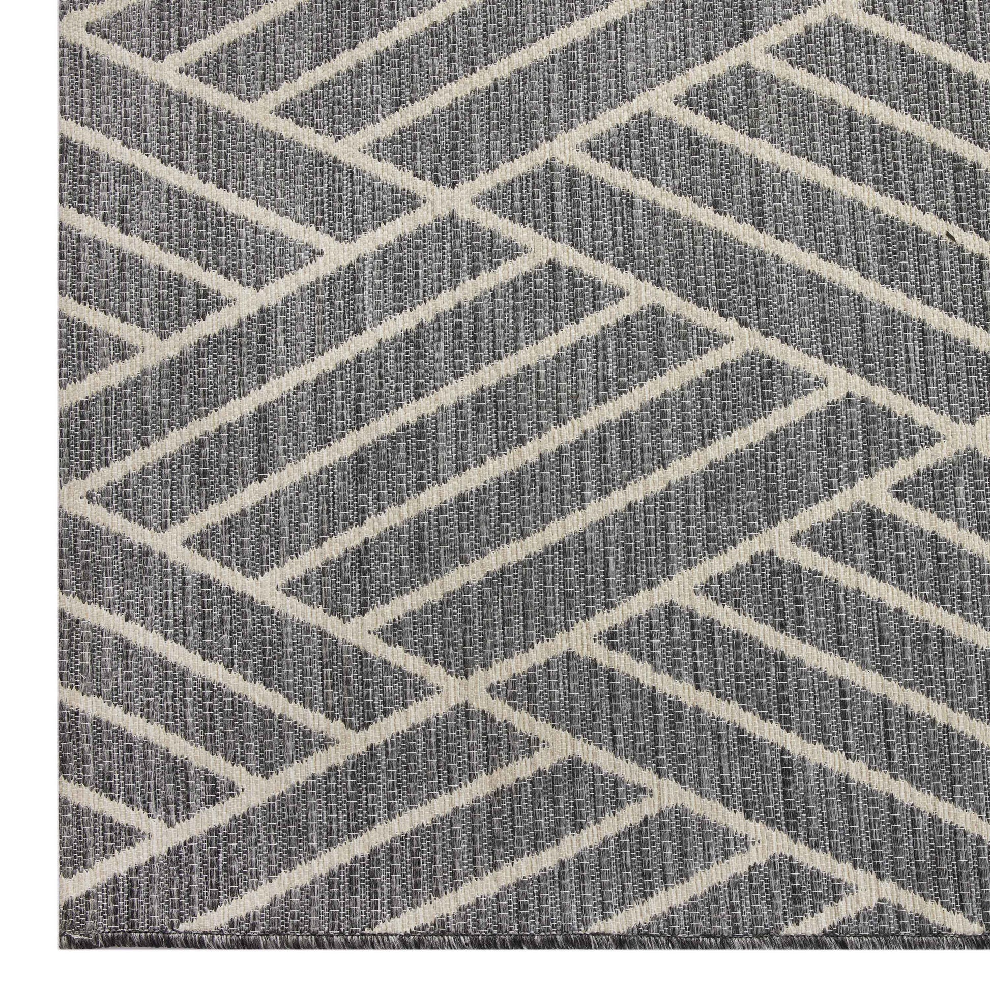 Better Homes & Gardens, Diamond Outdoor Rug - 7"x 10" - Charcoal
