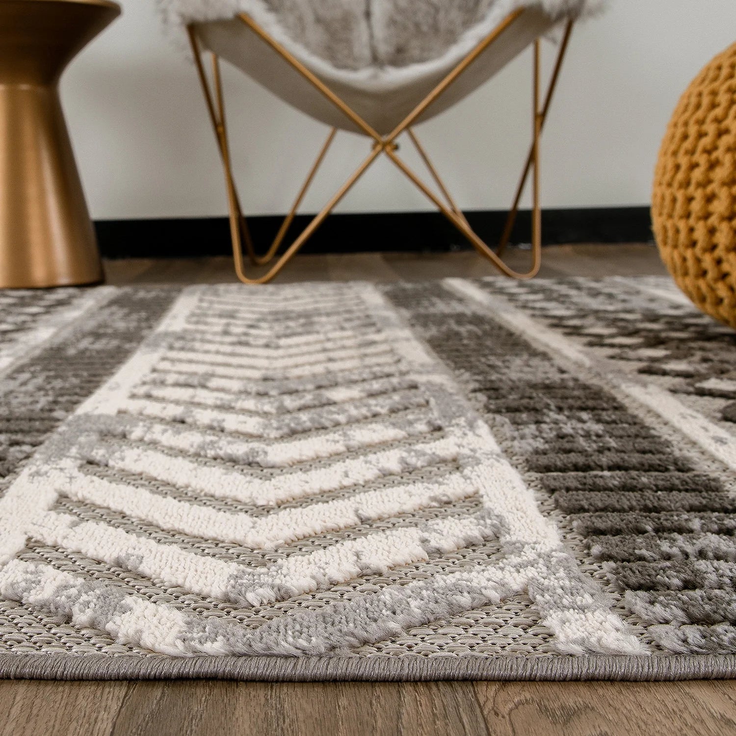 Distressed Geometric Indoor/Outdoor Gray 7' 10" x 10' Area Rug