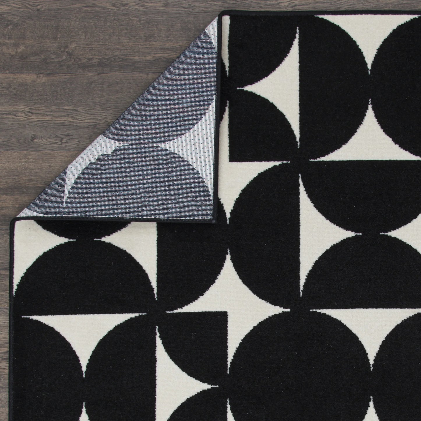Loomaknoti Terrace Tropic Sevella 5' x 7' Geometric Indoor/Outdoor Area Rug , Black/White