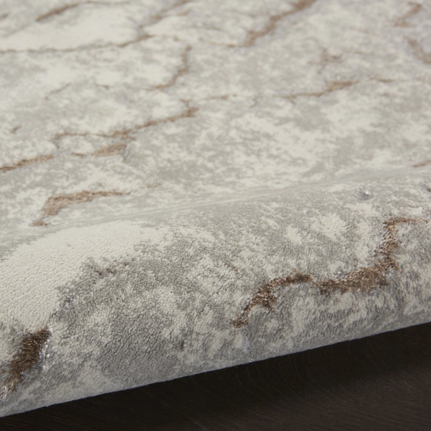 Inspire Me! Home Decor Metallic Abstract Grey Mocha 2'2" x 7'6" Area Rug, (2x8)