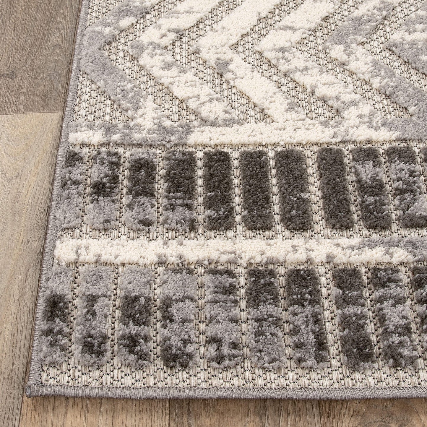 Distressed Geometric Indoor/Outdoor Gray 7' 10" x 10' Area Rug