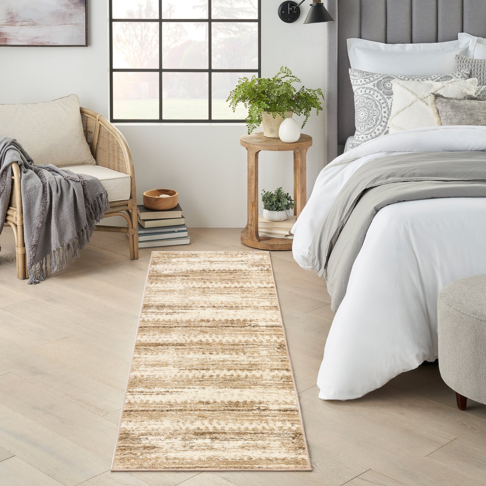 Nourison Briar Area Rug, Holly, 2’ x 7’