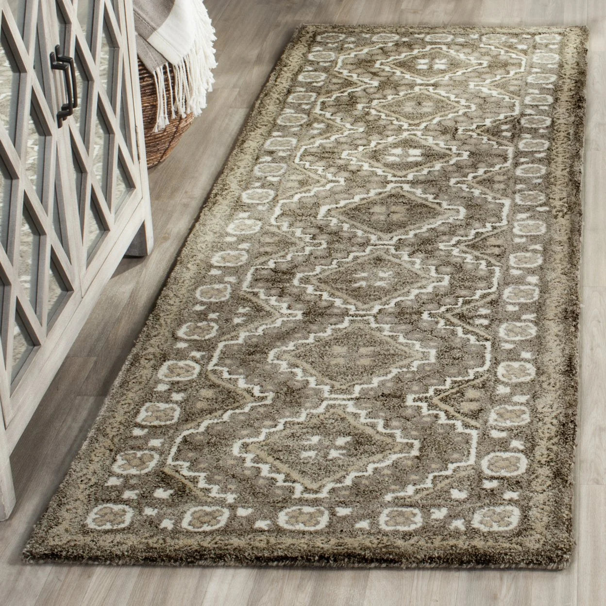 SAFAVIEH Bella Vana Medallion Geometric Wool Area Rug, Brown/Taupe, 4' x 6'
