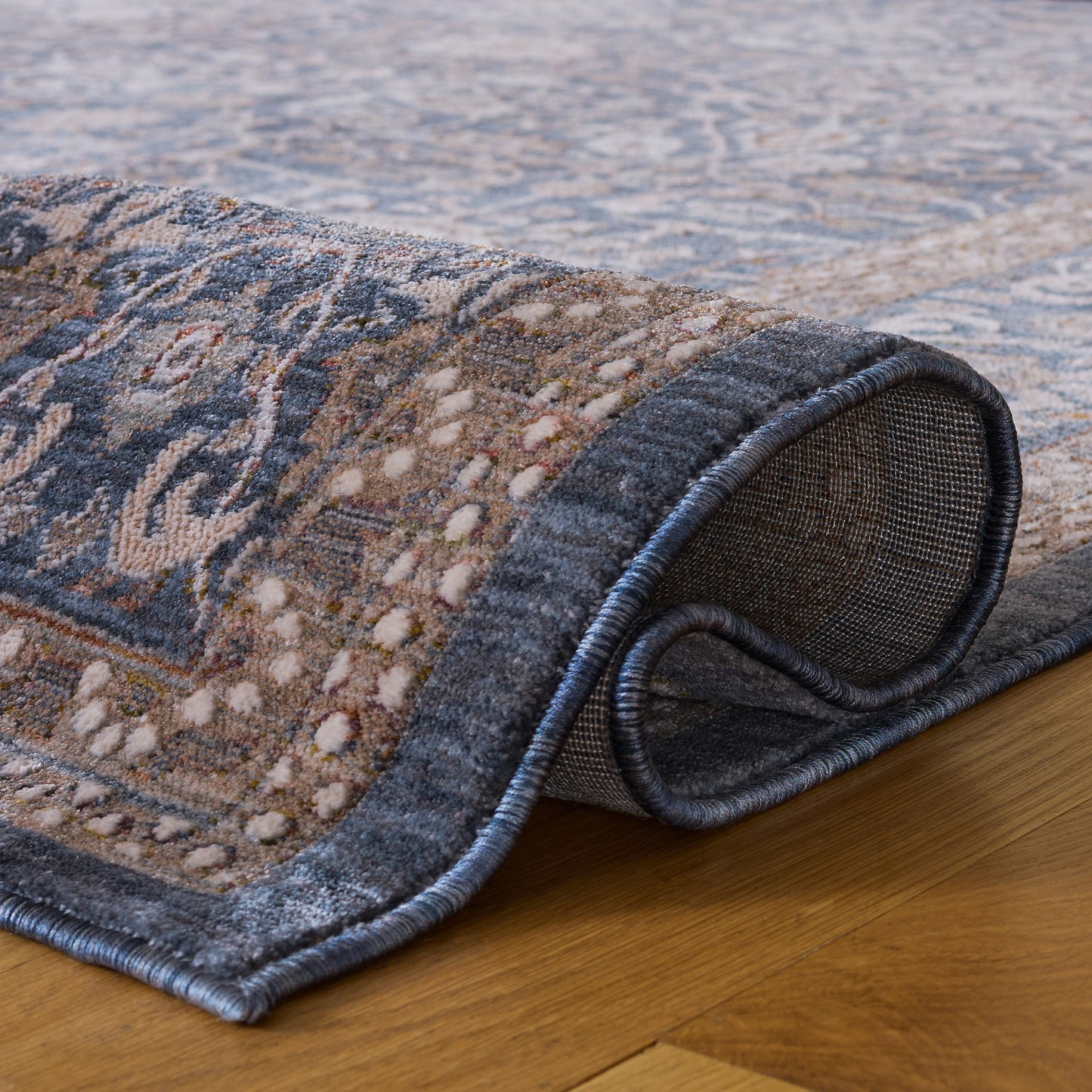 Safavieh Sutton Area Rug, Navy Beige, 6’ x 9’