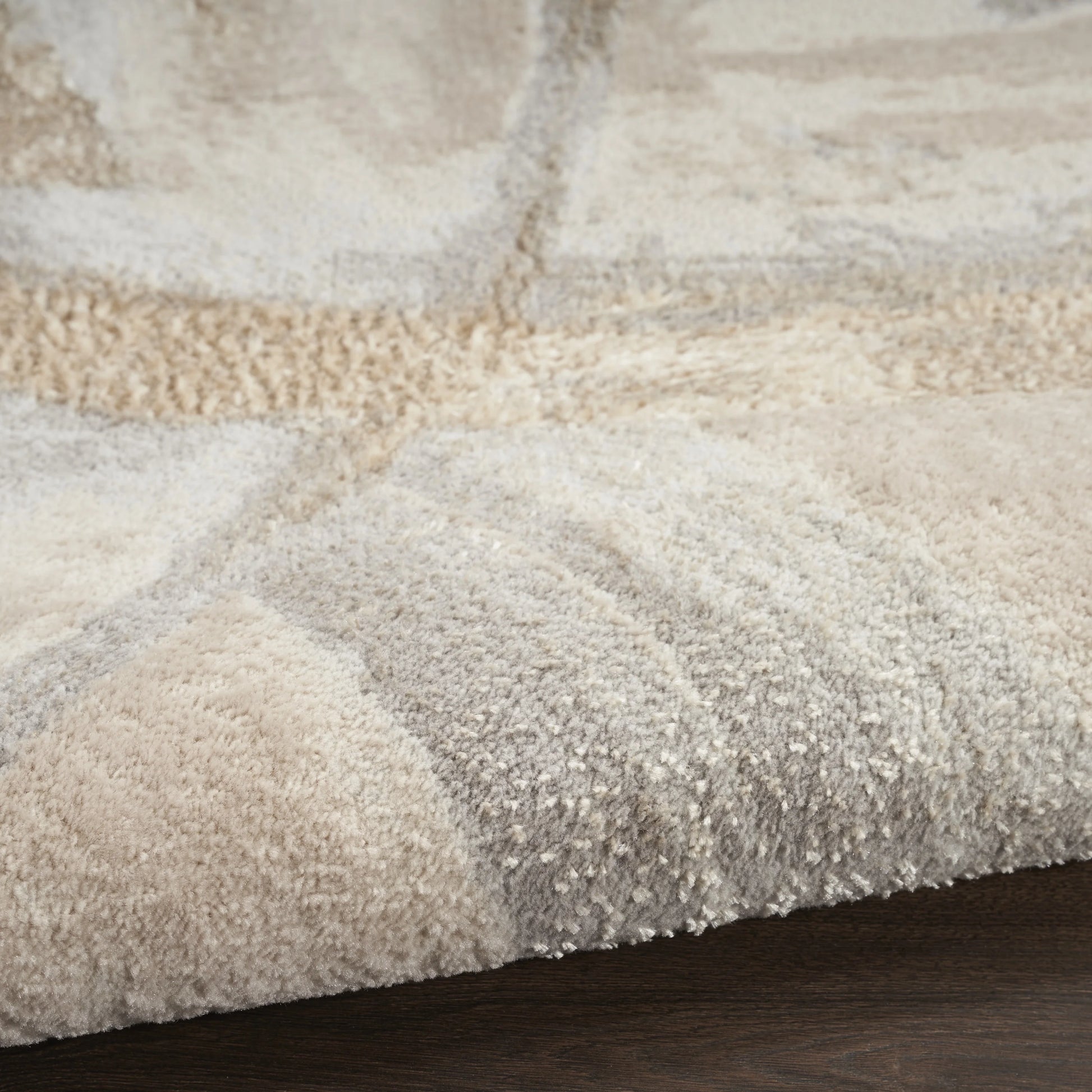 Inspire Me! Home Decor Brushstrokes Abstract Beige/Grey 5'3" x 7'3" Area Rug (5x7)